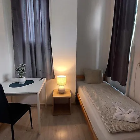 Goodmo Smart & Suits & Aparts Hostal *
