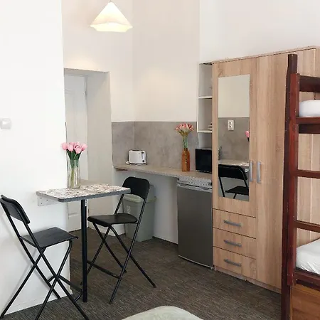 Goodmo Smart & Suits & Aparts Hostal *