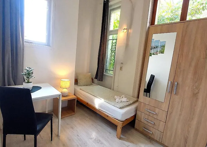 Hostal Goodmo Smart *